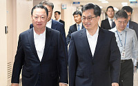 [포토] 규제개혁 논의하는 김동연 부총리-박용만 대한상의 회장