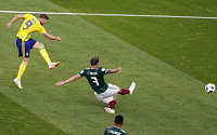 [2018 러시아 월드컵] '에드손 알바레즈 자책골' 스웨덴, 멕시코에 3-0으로 앞서(후반 29분)