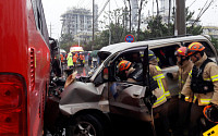 '울산 교통사고'로 11명 사상…빗길에 회사 통근버스와 승합차 충돌한 듯