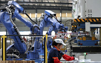 한국, 지난해 산업용 로봇 도입 3만8000대…미국에 밀려 세계 4위로 하락