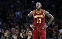 [NBA] 르브론 제임스, LA 레이커스와 4년 1억5400만 달러에 계약 체결…세번째 유니폼 입는다!