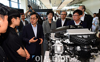 [포토] BMW 현장실습생들과 대화하는 김동연 부총리