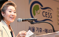 [포토] '서울 기후-에너지회의 2018' 환영사 하는 유영숙 공동대표