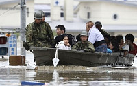 일본 서남부 지역, 기록적 폭우로 72명 사망...7명 중태