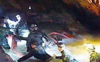 태국 동굴 갇힌 13명 가운데 2명 구조 성공...당국 구조에 속도