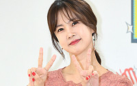 [BZ포토] 박소현, 2주년 기념하는 '사랑스러운 브이'