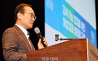 [포토] 한국여성경제포럼에서 강연하는 홍영표 원내대표