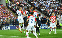[2018 러시아 월드컵] '만주키치 자책골' 프랑스 1-0 크로아티아, 결승전 전반 18분