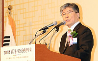 [포토]신년사 전하는 김중수 한국은행 총재
