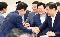 자유한국당ㆍ바른미래당, 정무위 첫 회의서 최저임금 맹공격