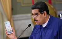 베네수엘라, ‘100만 % 살인적 인플레’에 디노미네이션 단행…10만을 1볼리바르로