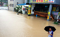 '폭염에서 폭우'로 날씨 변덕…강릉역 '물바다'되고 속초엔 '폭우'