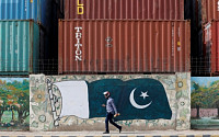 ‘사면초가’ 빚잔치 파키스탄, IMF·중국 모두 도움 안 돼