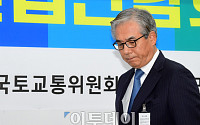 [포토] 굳은 표정의 김효준 BMW코리아 회장