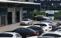 [포토] 운행중지 임박, 붐비는 BMW 서비스센터