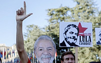 룰라 전 브라질 대통령, ‘옥중 출사표’ 던져…1만 지지자 거리 행진으로 화답