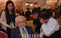 [포토] 북측 가족 만난 101세 백성규 할아버지