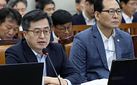 이낙연 총리 경고에도 ‘고용 문제’ 소신 굽히지 않는 김동연