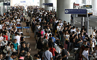 태풍 '제비'로 고립된 간사이공항, 현재 상황은?…한국 여행객 &quot;38시간 동안 갇혀, 제대로 된 대체편도 없다&quot;