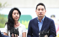 [BZ포토] 분당경찰서 동반 출석한 김부선과 변호사 강용석