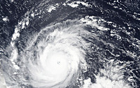 슈퍼 태풍 ‘망쿳’, 필리핀 루손섬 강타…“13명 사망ㆍ5명 실종”