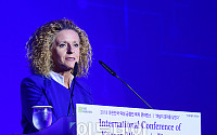 [포토] 여성 금융인 국제 콘퍼런스, 잉그리드 드렉셀 한독상의 회장 특별강연