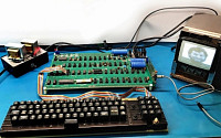잡스의 초기 컴퓨터 ‘애플-1’ 37만 달러에 낙찰…원가 500배 이상