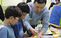 LG이노텍, ‘어린이 과학 체험교실’ 개최...“과학기술 직접 몸으로 겪어요”