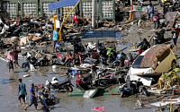 인니 지진 사망자 1763명으로 늘어…“실종자 5000명 넘어”