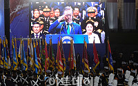 [포토] 국군의 날, 경례하는 문재인 대통령