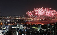 서울불꽃축제, 100만 운집 인파 벗어나면 호텔에서 로맨틱하게…