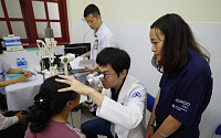 포스코건설, 베트남서 인하대병원 동반 의료지원활동