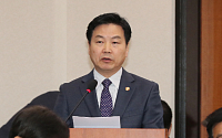 [2018 국감] 홍종학 중기부 장관 “소상공인연합회 불법 사찰은 사실무근”