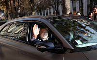 문재인 대통령, 프랑스서 현대차 넥쏘 수소전기차 탑승