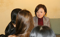 진선미 여성가족부 장관, 강서구 가정폭력 피해 유가족 위로