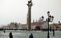 시속 100km 강풍·폭우, 이탈리아 베네치아 75% 물에 잠겨