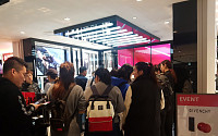 [가보니]“문 열기도 전에 중국인 관광객 500명 대기”… 현대백화점면세점 무역센터점 오픈 첫날