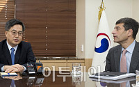 [포토] 피치 연례협의단 만난 김동연 부총리