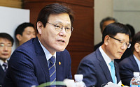 최종구, 카드수수료 인하 “카드사 순이익, 불합리하게 줄지 않아”