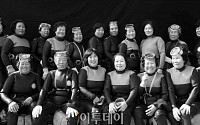 [포토] 양종훈 제주해녀 사진전 개최 '고내 삼춘'