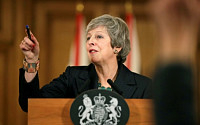 영국, 브렉시트 혼란 펼쳐져…메이 총리, 협정안 사수 총력
