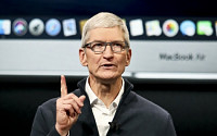 팀 쿡 애플 CEO “IT 산업 새 규제 불가피”…페이스북 압박