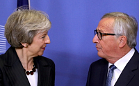 영국·EU, 브렉시트 합의안 서명 앞두고 다시 갈등