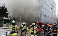 [종합] KT 건물 화재, 서울 일부지역 대규모 통신장애… &quot;완전 복구까지 1~2일 소요&quot;