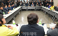 [포토] 형제복지원 피해자 만난 문무일 검찰총장