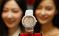 [포토] 롯데百, 전세계 단 8점 생산된 16억 원짜리 다이아몬드 시계 선봬