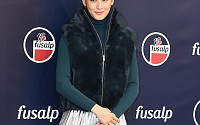 [BZ포토] 수현, 은빛 스커트+퍼 베스트 '투머치 룩도 소화하는 능력'