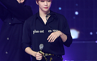 [BZ포토] 워너원 강다니엘, 우월한 비율