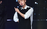 [BZ포토] 워너원 박지훈, 아련한 눈빛과 손짓