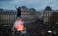 ‘노란조끼’에 강경대응 나선 프랑스 경찰…1000명 구금